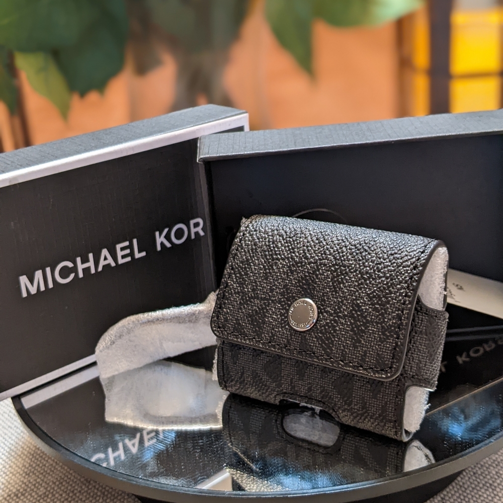 Michael kors earphones case